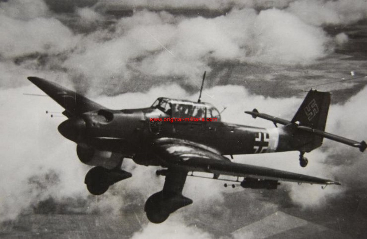 LW/ Foto de Prensa de un Junkers Ju 87 Stuka